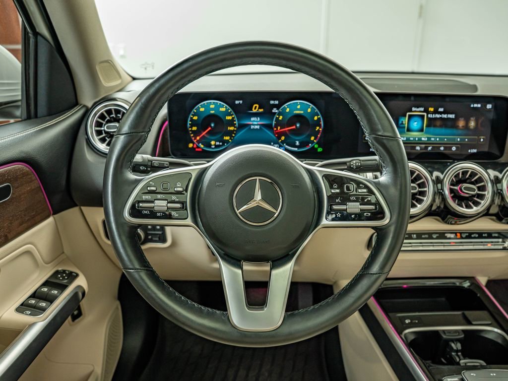Used 2023 Polar White Mercedes-Benz GLB 250 image 24