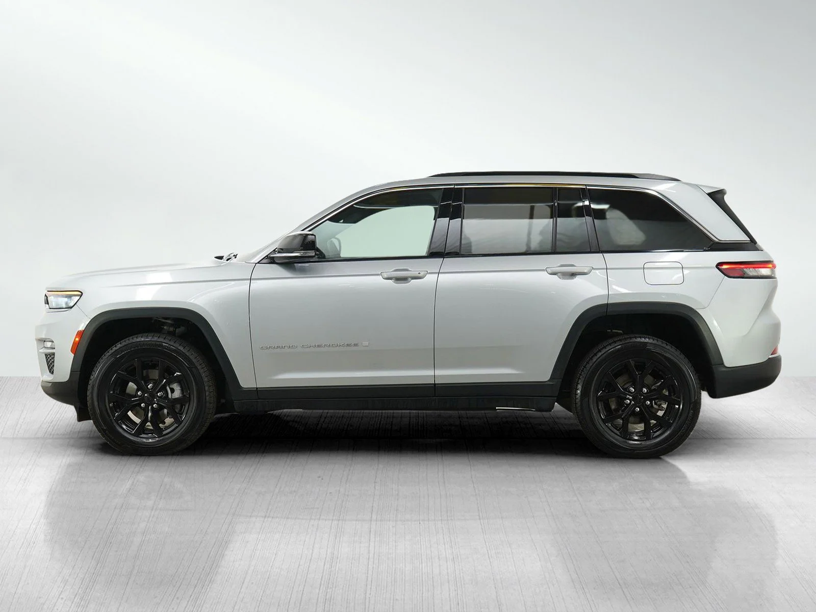 Used 2024 Jeep Grand Cherokee Limited with VIN 1C4RJHBG2RC202850 for sale in Hopkins, Minnesota