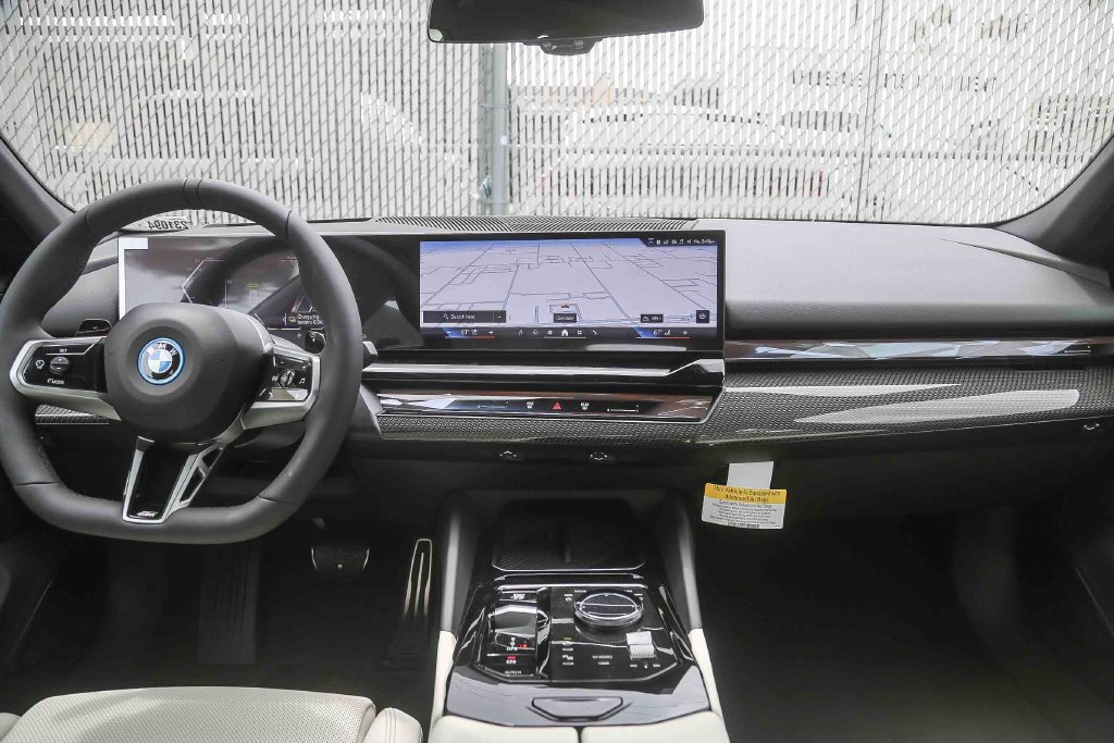 New 2027 Brooklyn Grey Metallic BMW 550e xDrive image 9