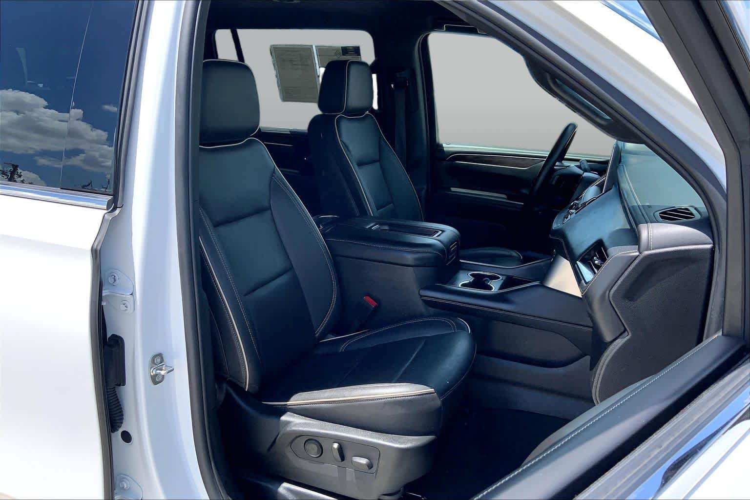 Used 2024 Summit White Chevrolet Premier image 9