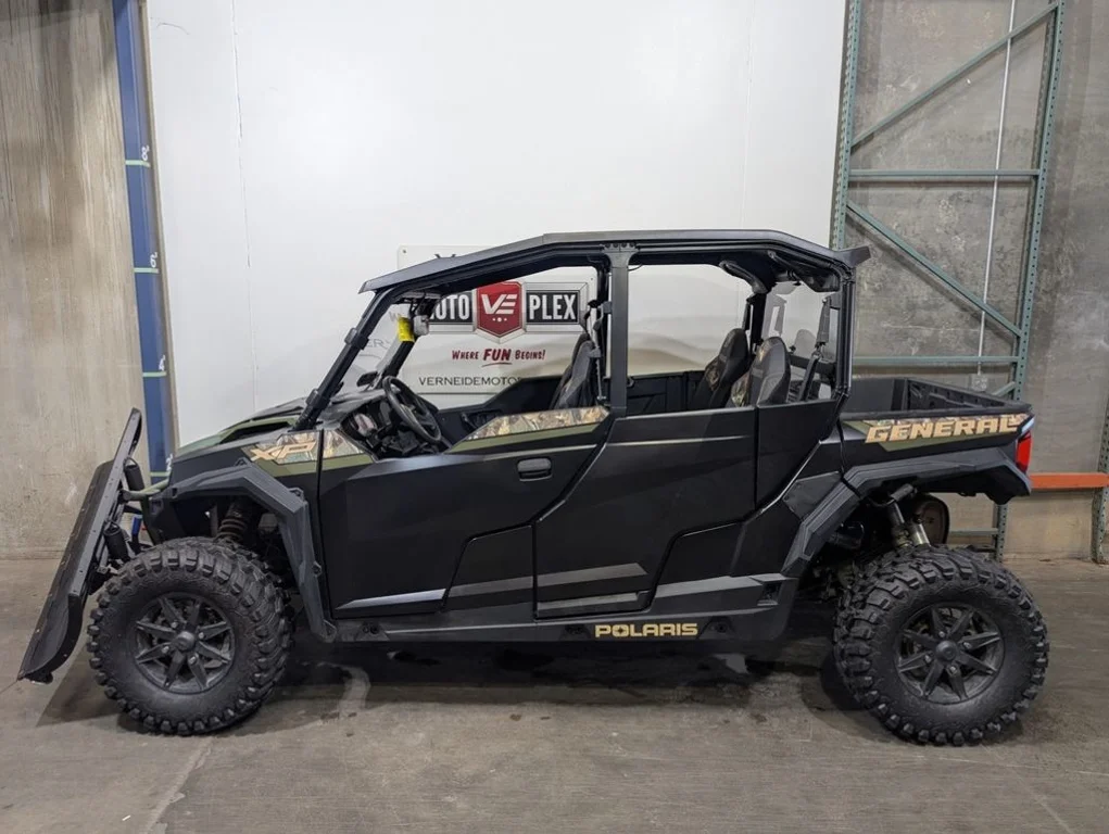 Used 2022 BLACK Polaris  image 1
