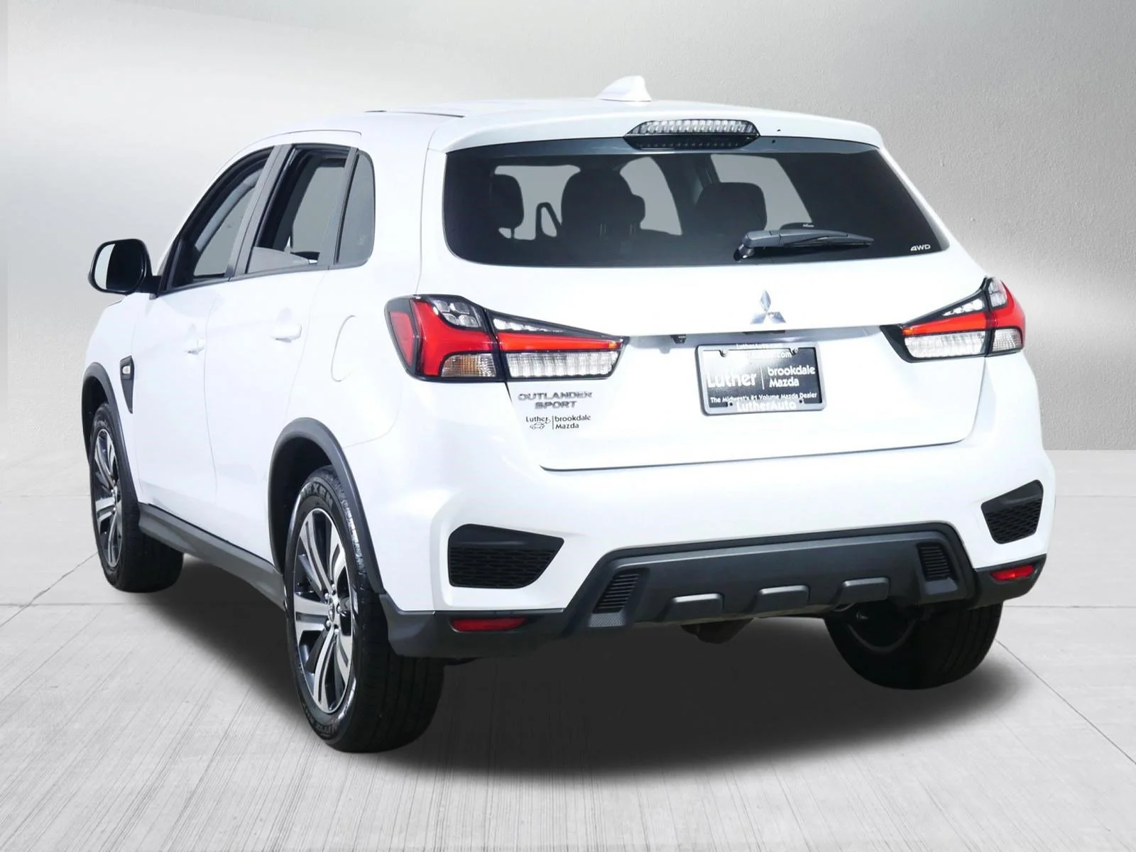Used 2025 White Diamond Mitsubishi ES image 5