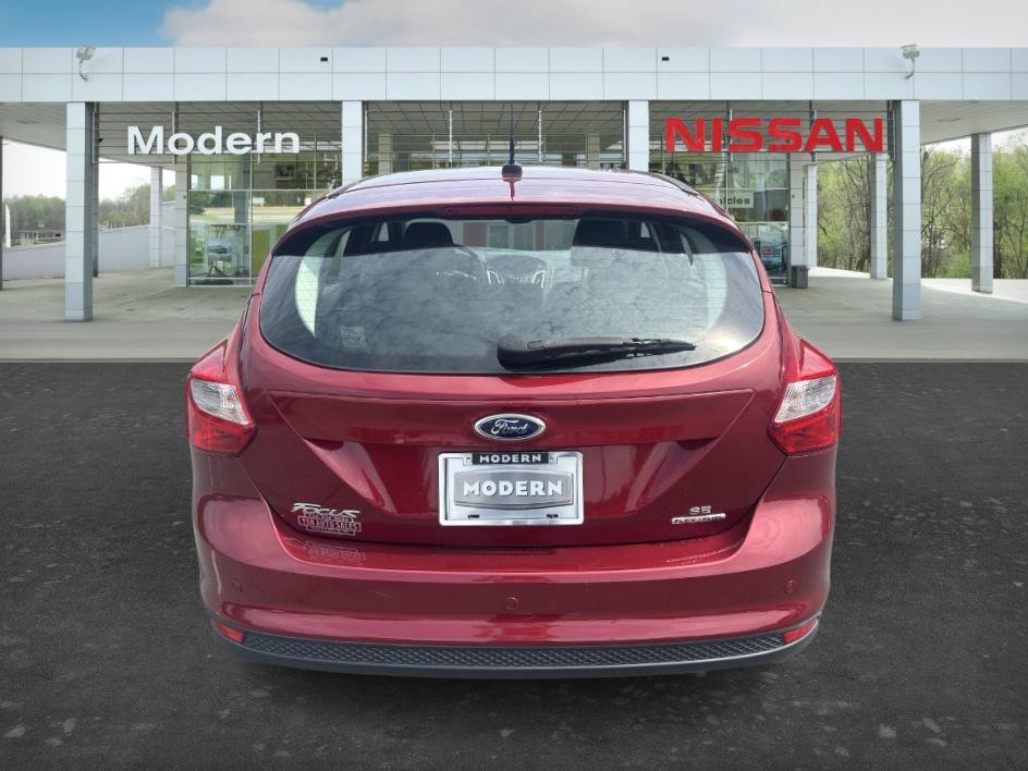 Used 2013 Ruby Red Metallic Tinted Clearcoat Ford SE image 4