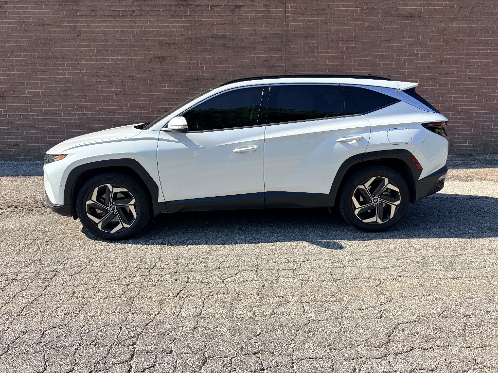 Used 2022 Quartz White Hyundai Limited image 2