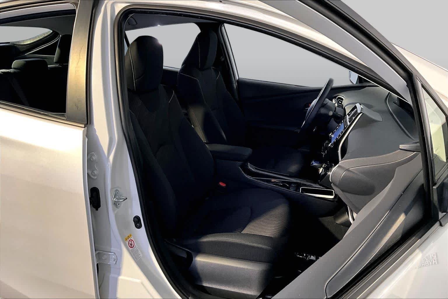 Used 2022 Wind Chill Pearl Toyota LE image 7