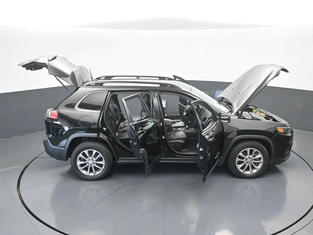 Used 2022 Diamond Black Crystal Pearlcoat Jeep Latitude Lux image 65