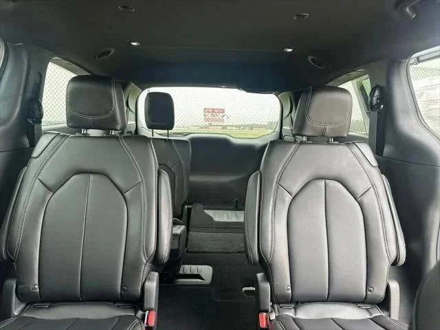 2026 Chrysler Pacifica Select - Photo 28