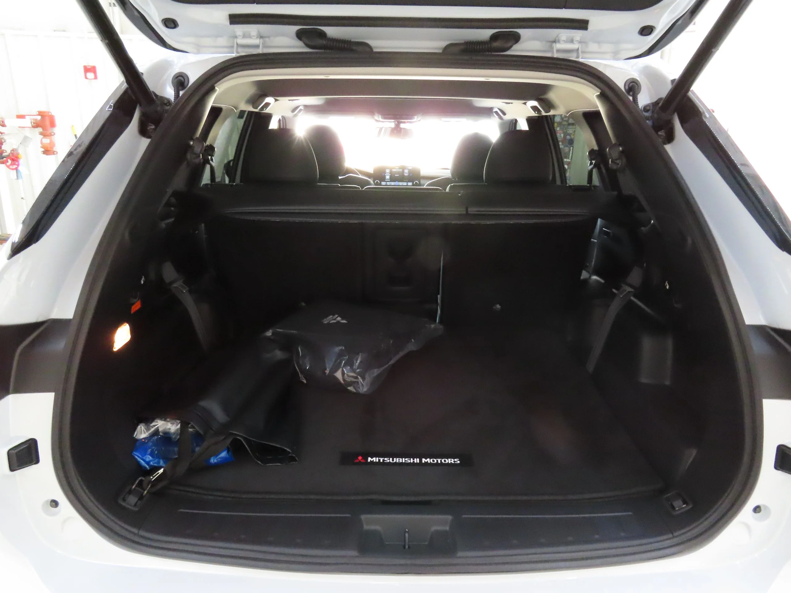 2025 Mitsubishi Outlander Plug-in Hybrid SE - Photo 22