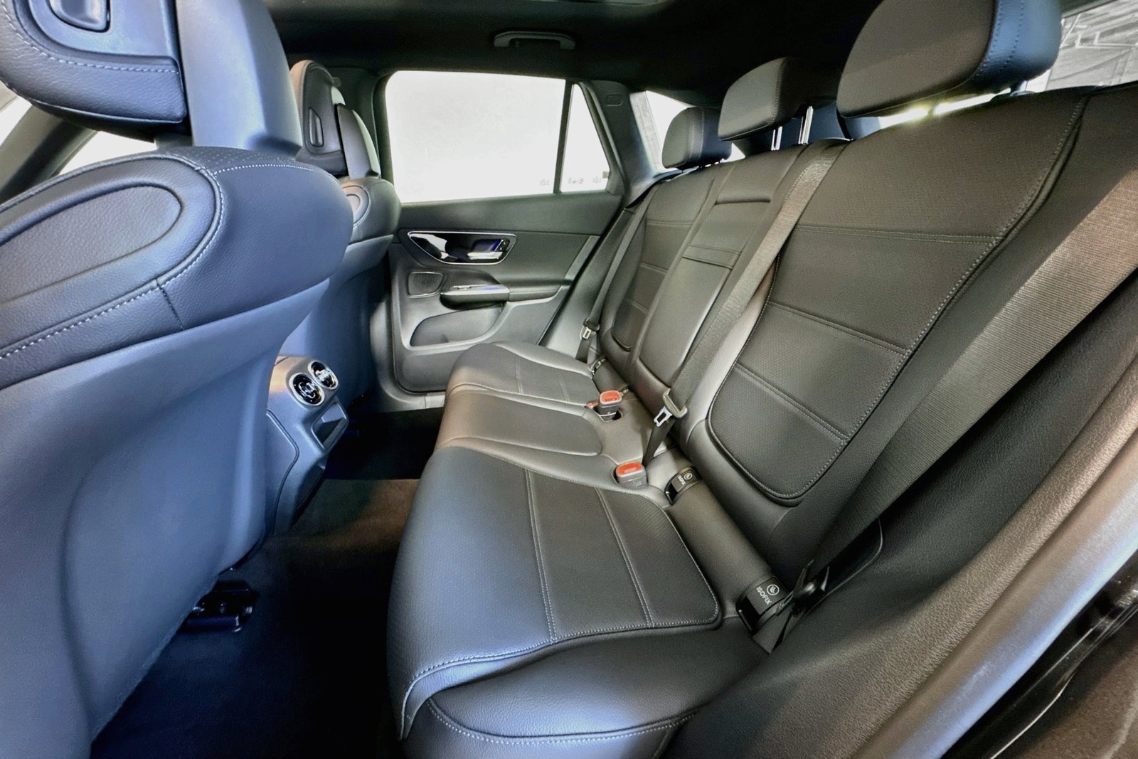 New 2027 Graphite Grey Metallic Mercedes-Benz GLC 300 image 22