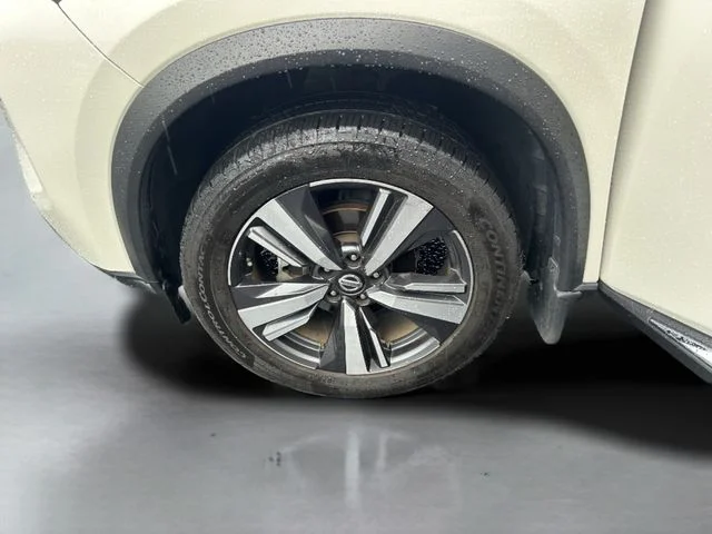 Used 2021 White Nissan SL image 38