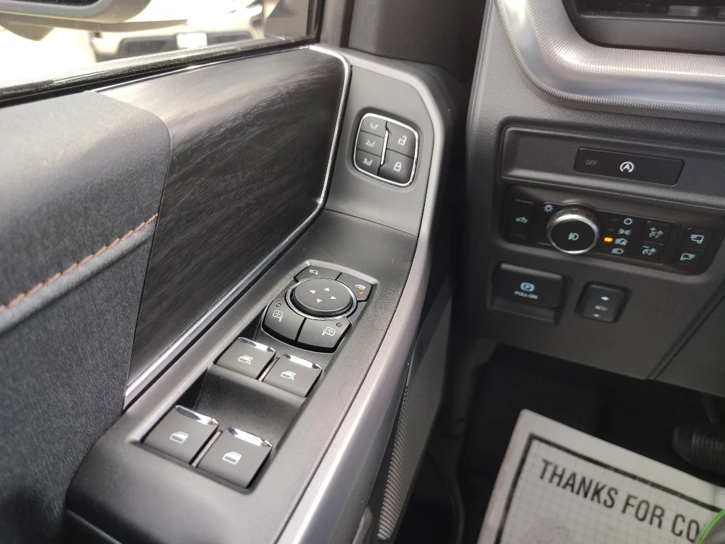 Used 2025 Star White Ford LARIAT image 19