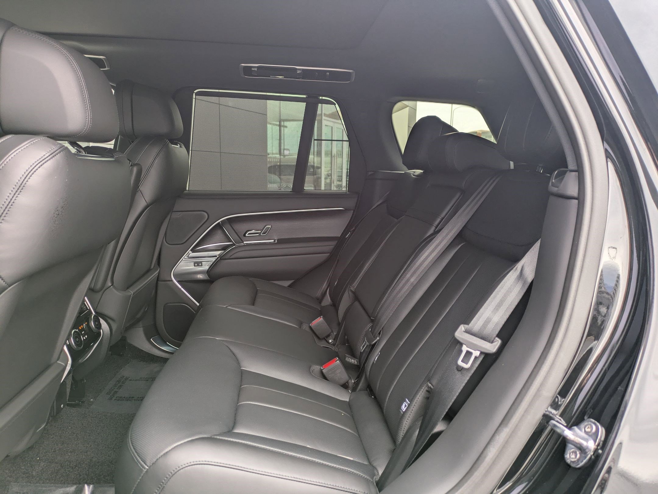 2026 Land Rover Range Rover SE - Photo 16