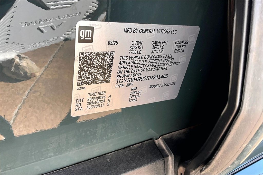 Used 2025 Green Cadillac V-Series image 36