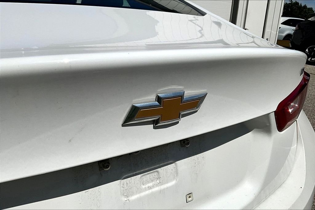 Used 2025 Summit White Chevrolet LT image 22
