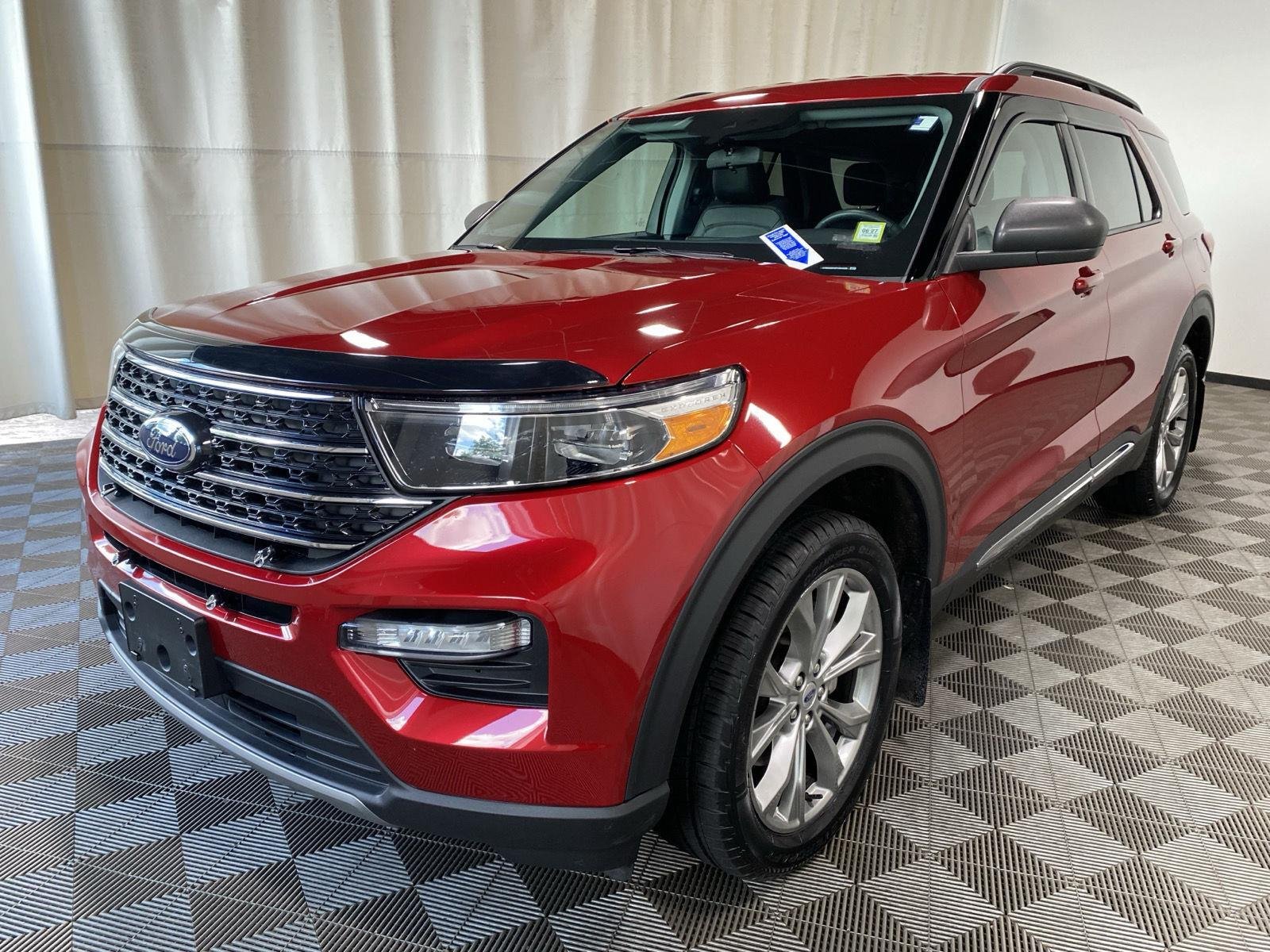Used 2023 Rapid Red Metallic Tinted Clearcoat Ford XLT image 4