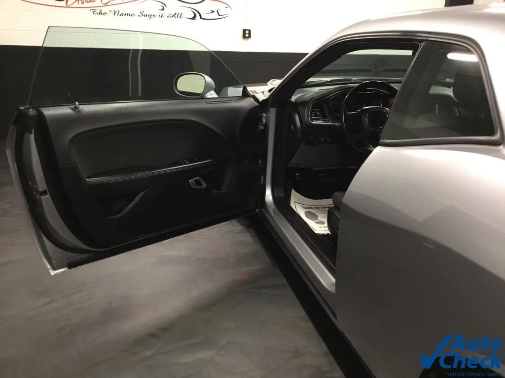 Used 2018 Silver Dodge SXT image 17