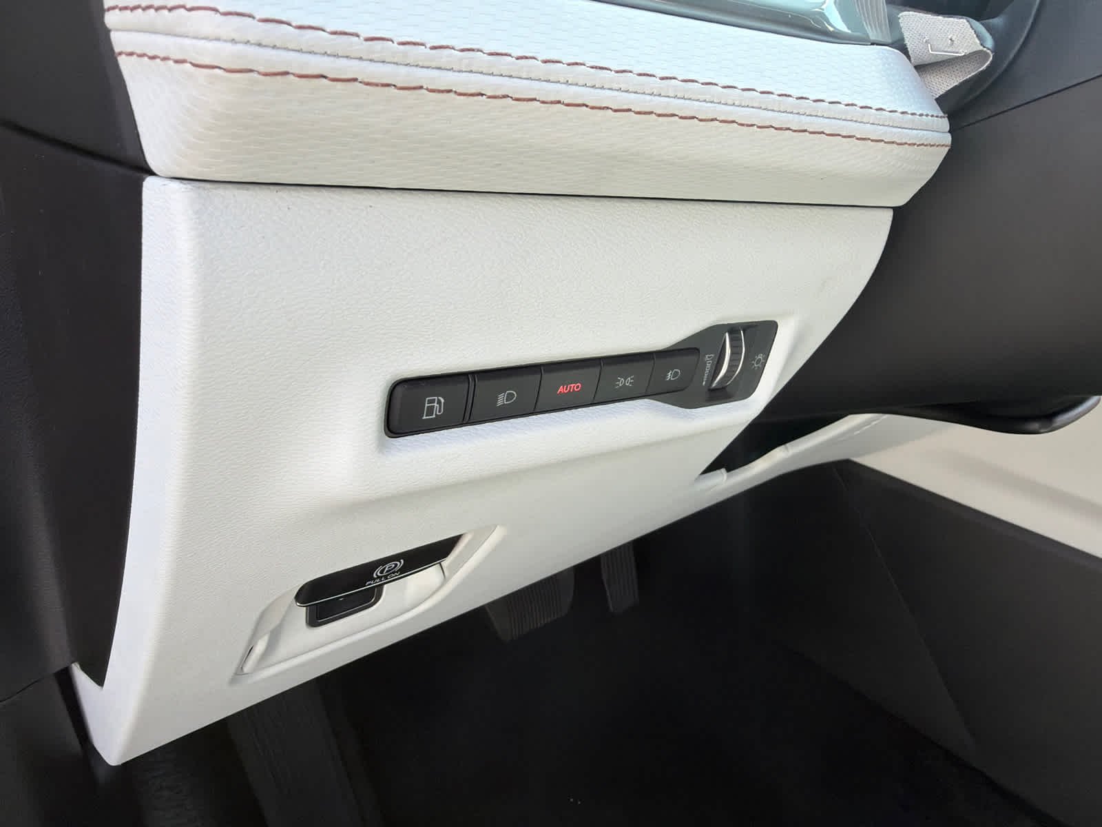 New 2026 Bright White Clear-Coat Exterior Paint Jeep Limited image 19