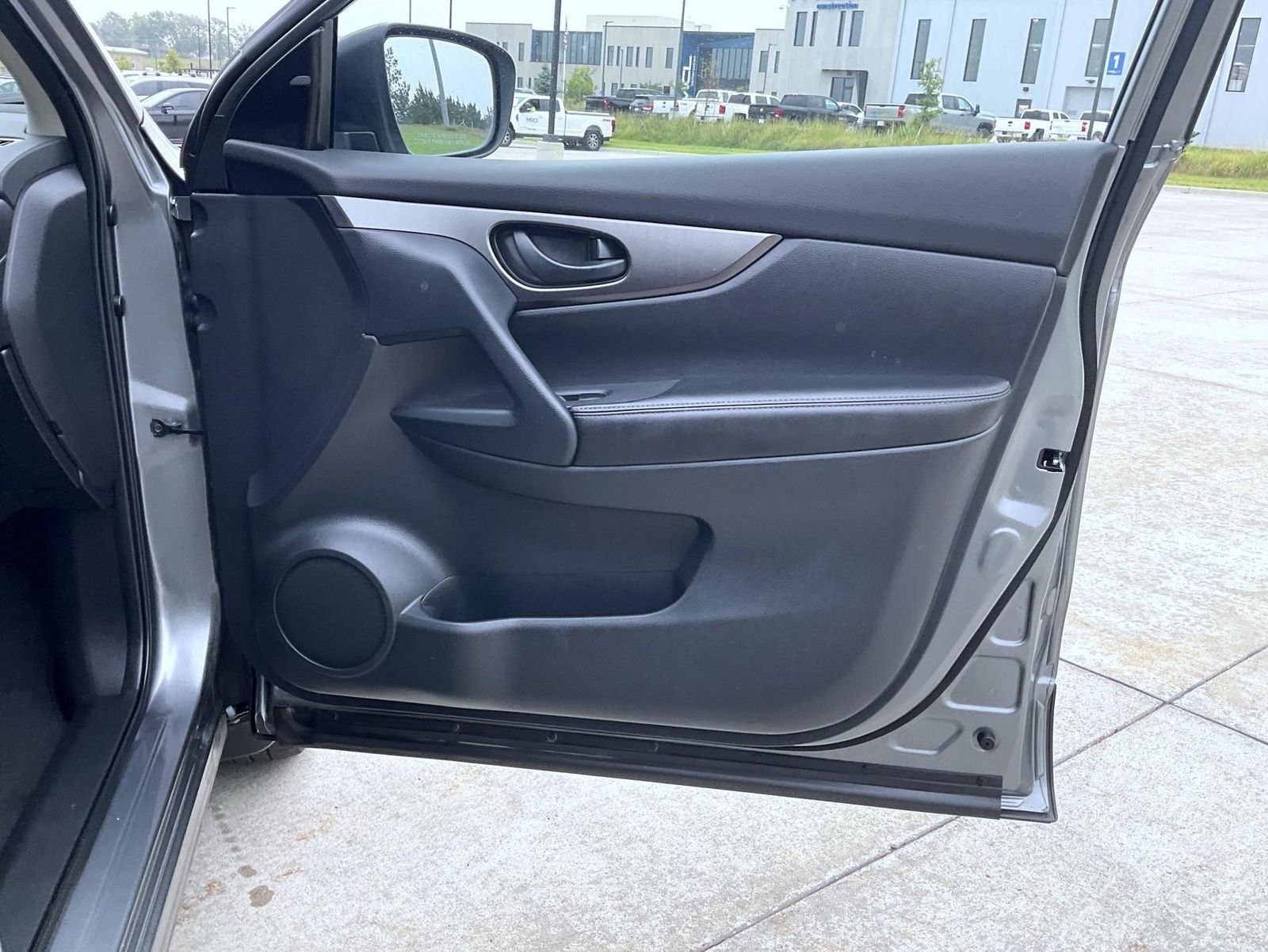 Used 2021 Gray Nissan S image 17