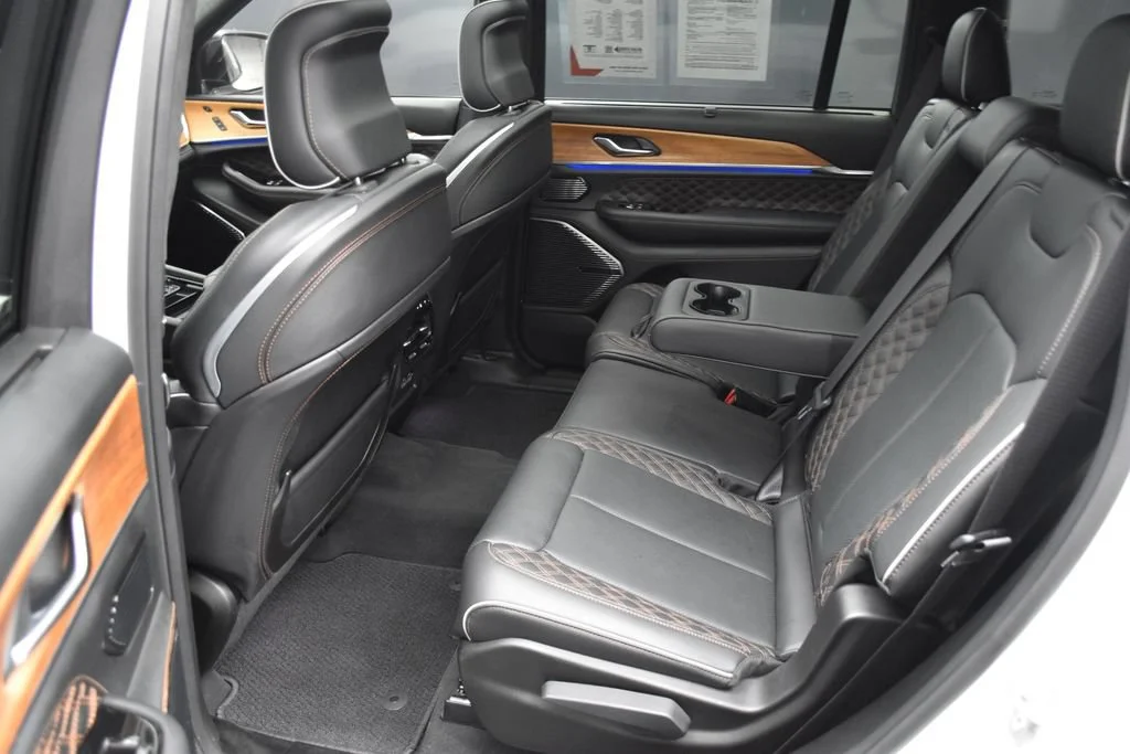 Used 2024 White Jeep Summit image 24