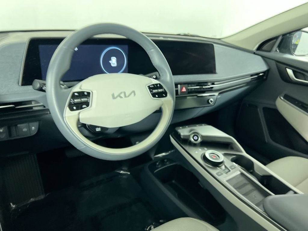 Certified Used 2024 Black Kia Wind image 21