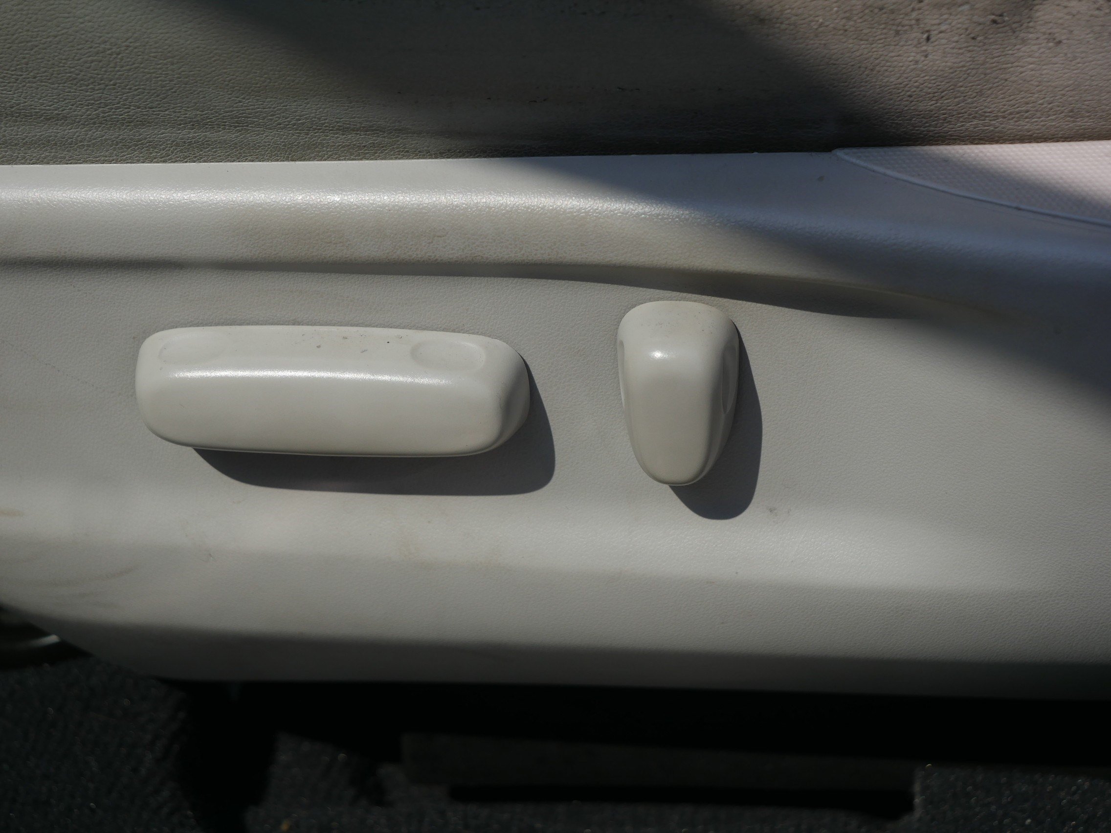 Used 2015 Celestial Silver Metallic Toyota Limited image 20