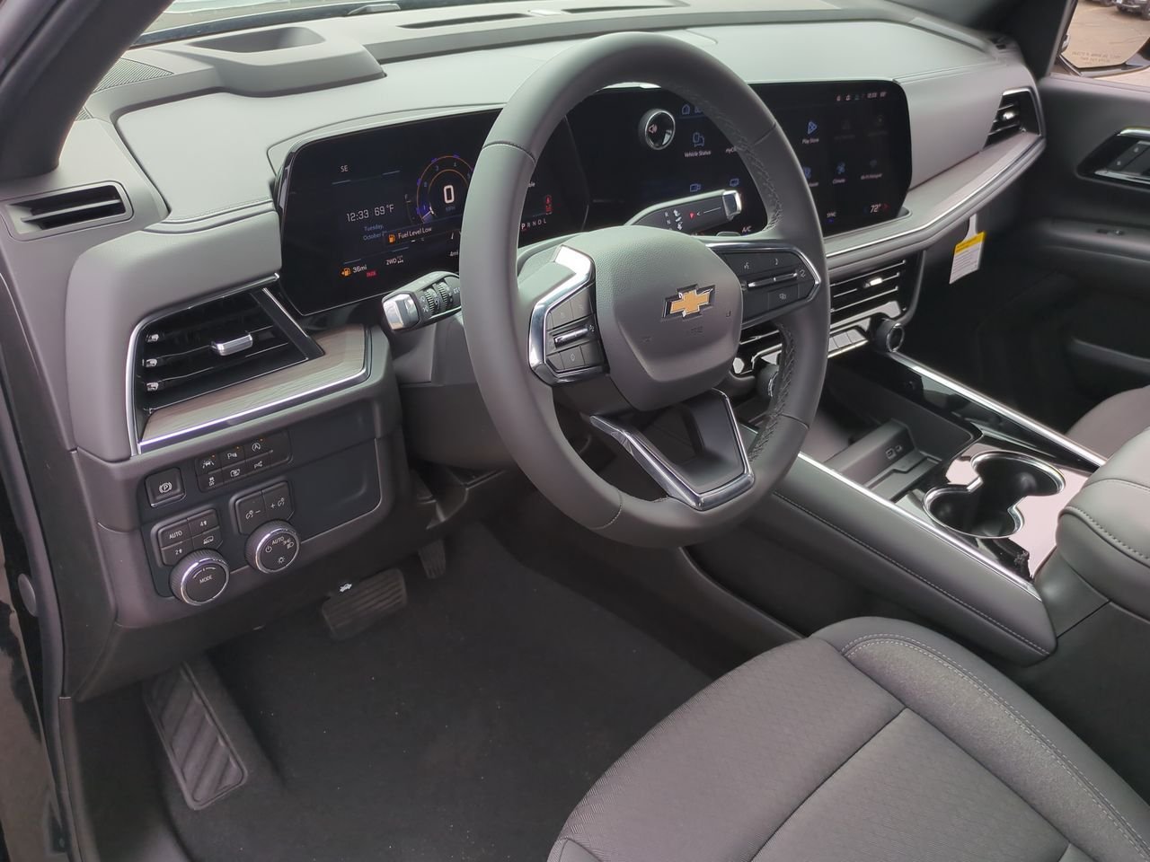 2026 Chevrolet Suburban LS - Photo 10