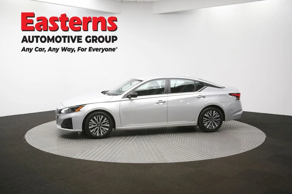 Used 2024 Silver Nissan 2.5 SV image 57