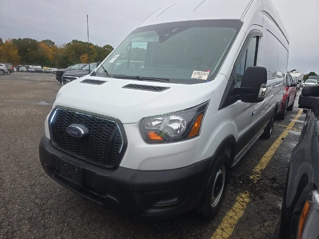 Used 2025 Oxford White Ford  image 1