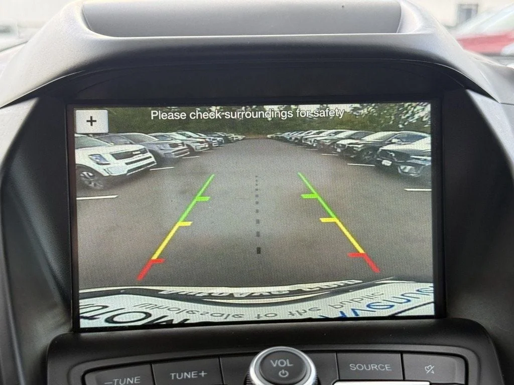 Used 2019 White Platinum Metallic Tri-Coat Ford SE FWD image 20