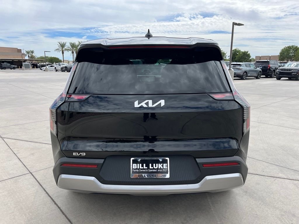 Used 2024 Black Kia Light Long Range image 8