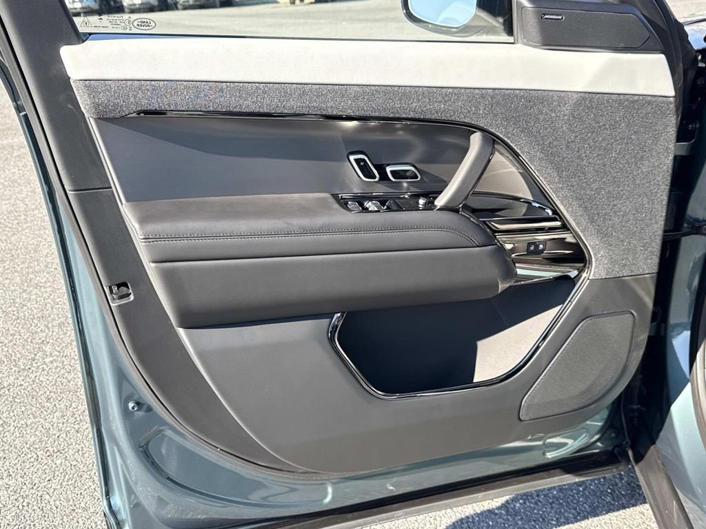 New 2026 Giola Green Land Rover Dynamic SE image 19