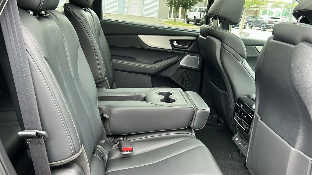 Used 2025  Acura Technology Package image 29