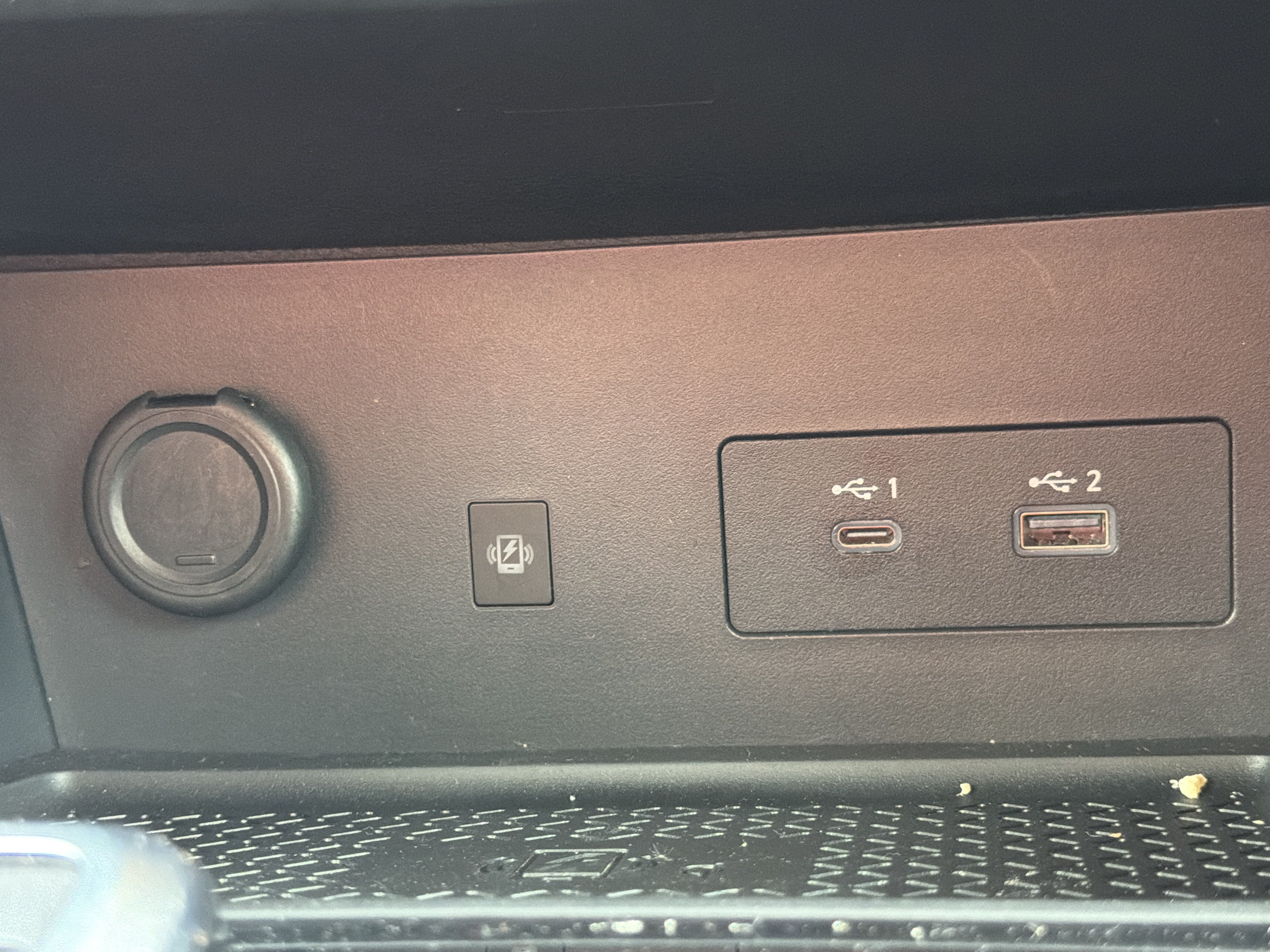 Used 2023 Super Black Nissan Platinum image 8