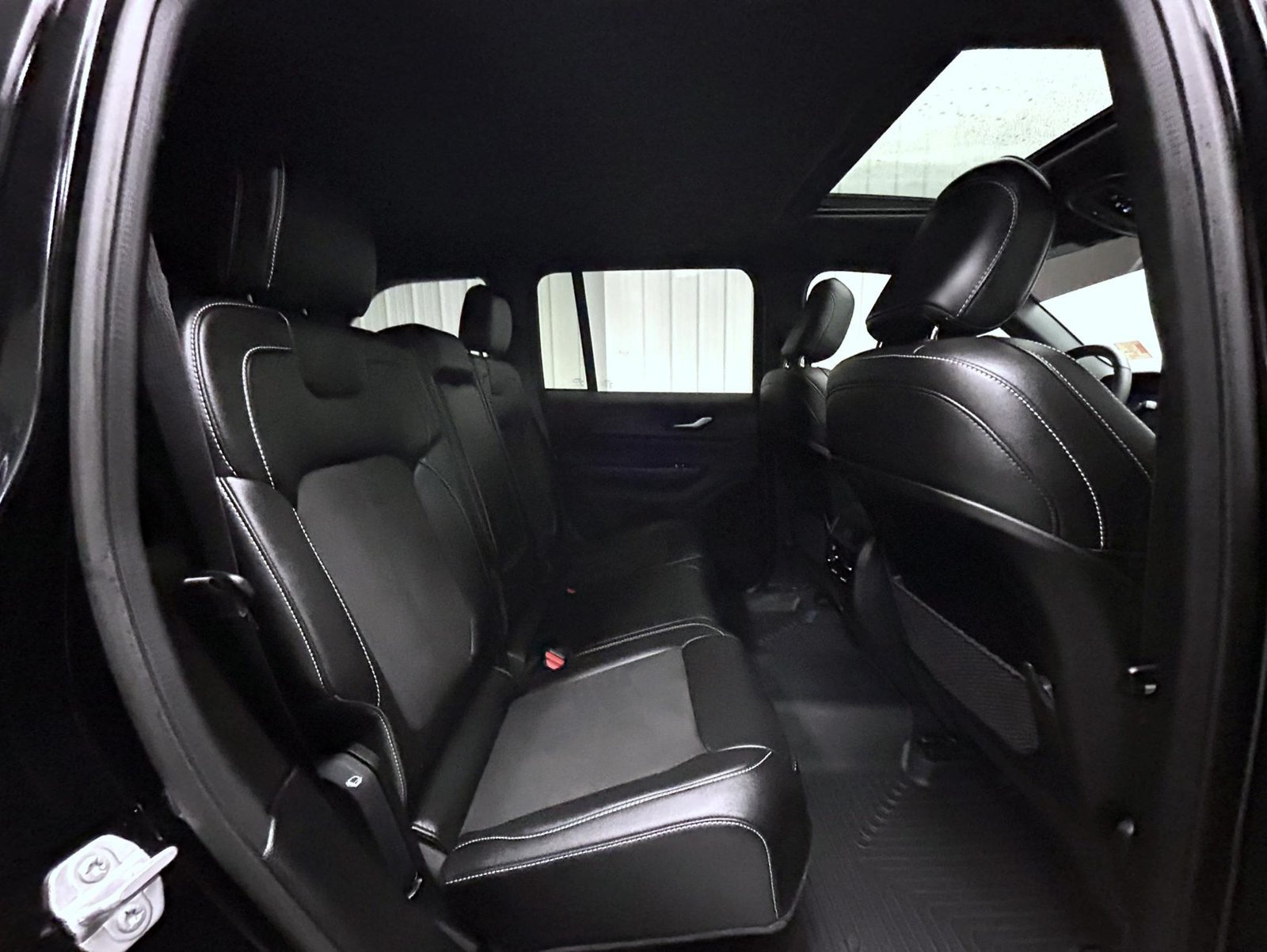 Used 2024 Black Jeep Altitude X image 18