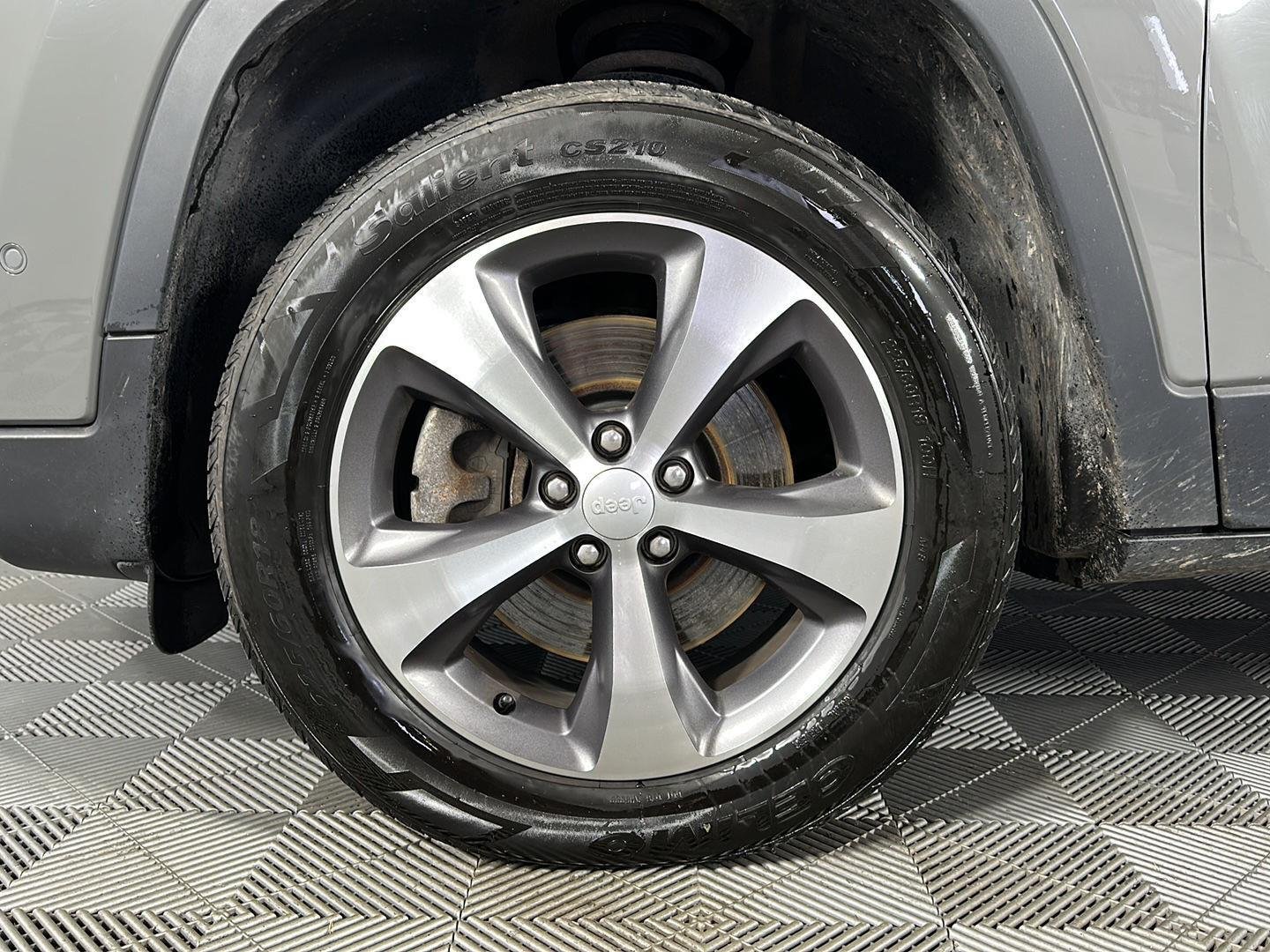 Used 2021 Sting-Gray Clearcoat Jeep Limited image 12