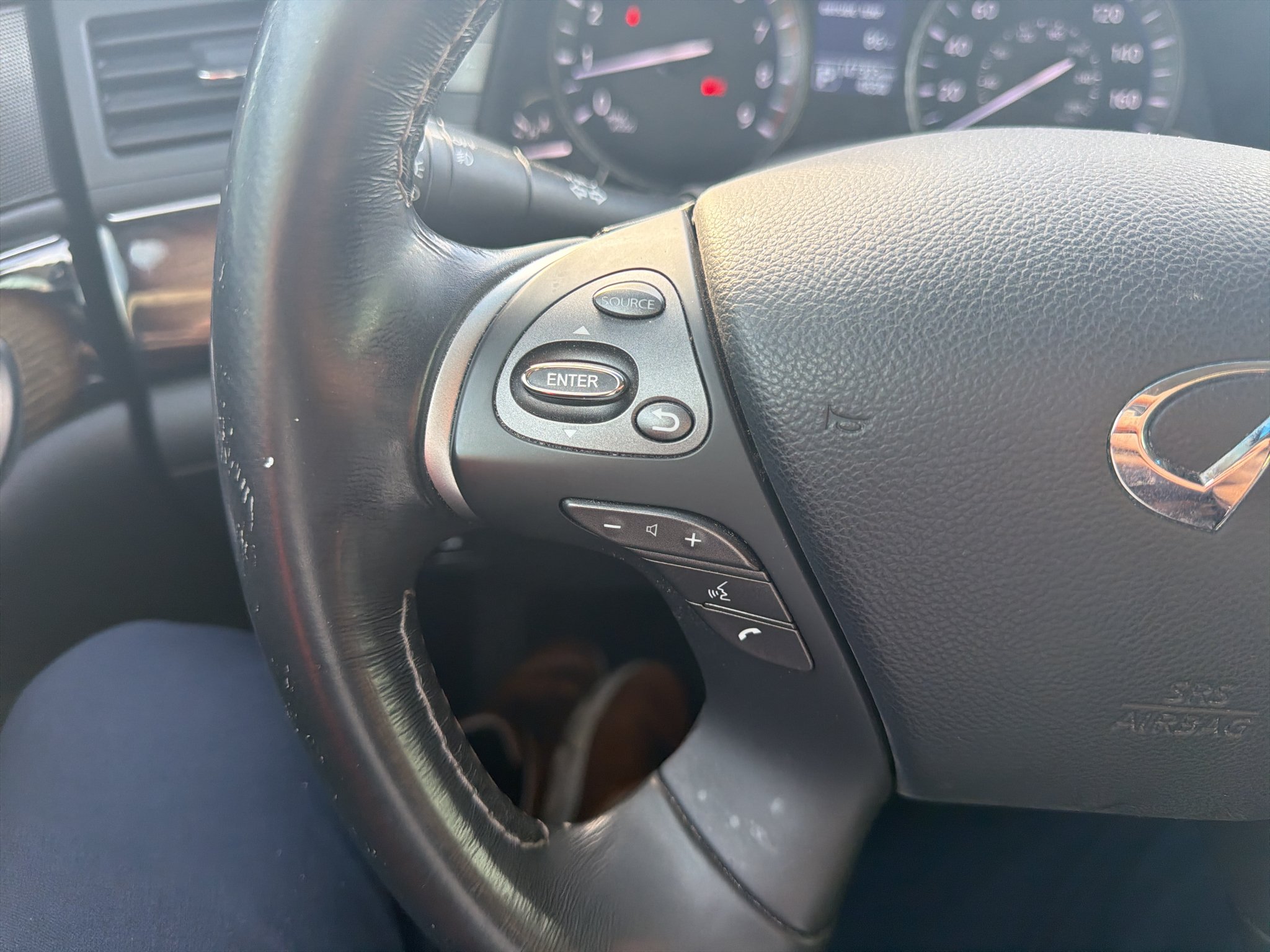 Used 2016 Majestic White INFINITI 5.6 image 8