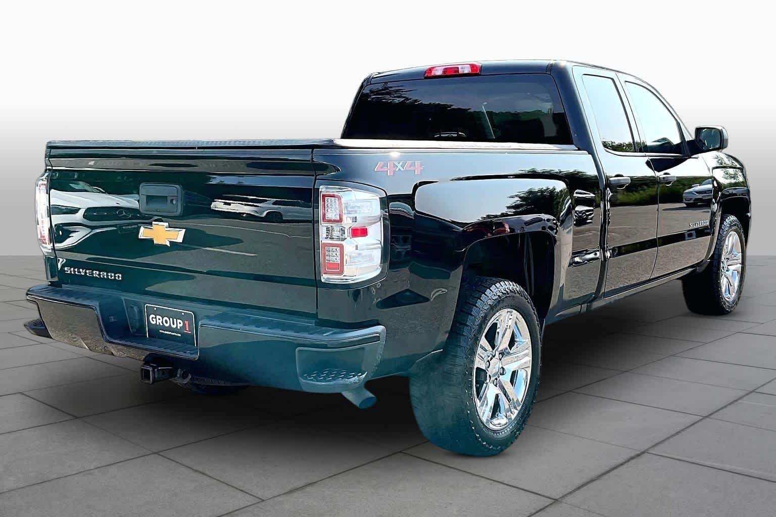 Used 2018 Black Chevrolet Custom image 13