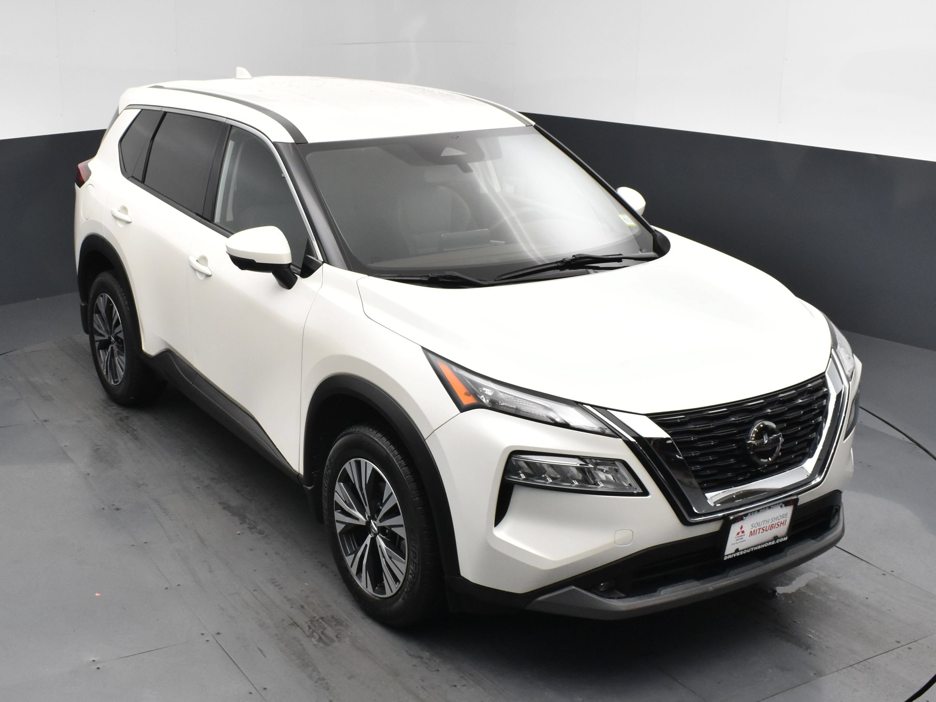 Used 2021 Pearl White Tricoat Nissan SV image 15