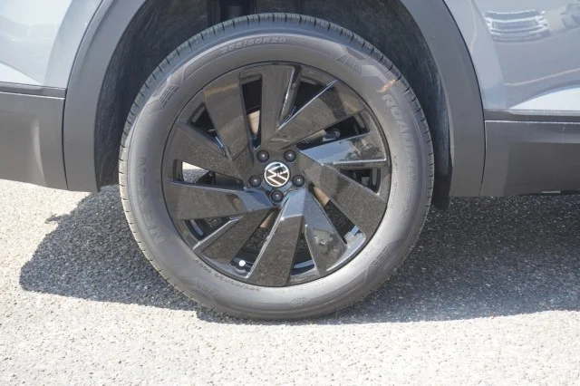 New 2026 Pure Gray Volkswagen 2.0T SE w/Technology image 6
