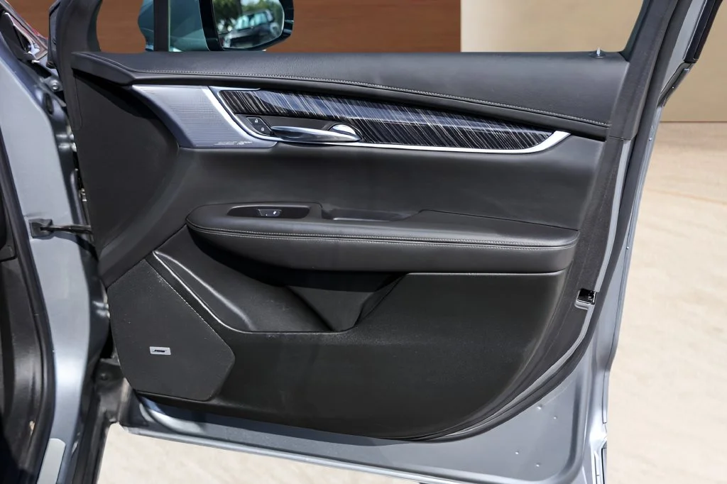 Used 2025 Silver Cadillac Premium Luxury image 31