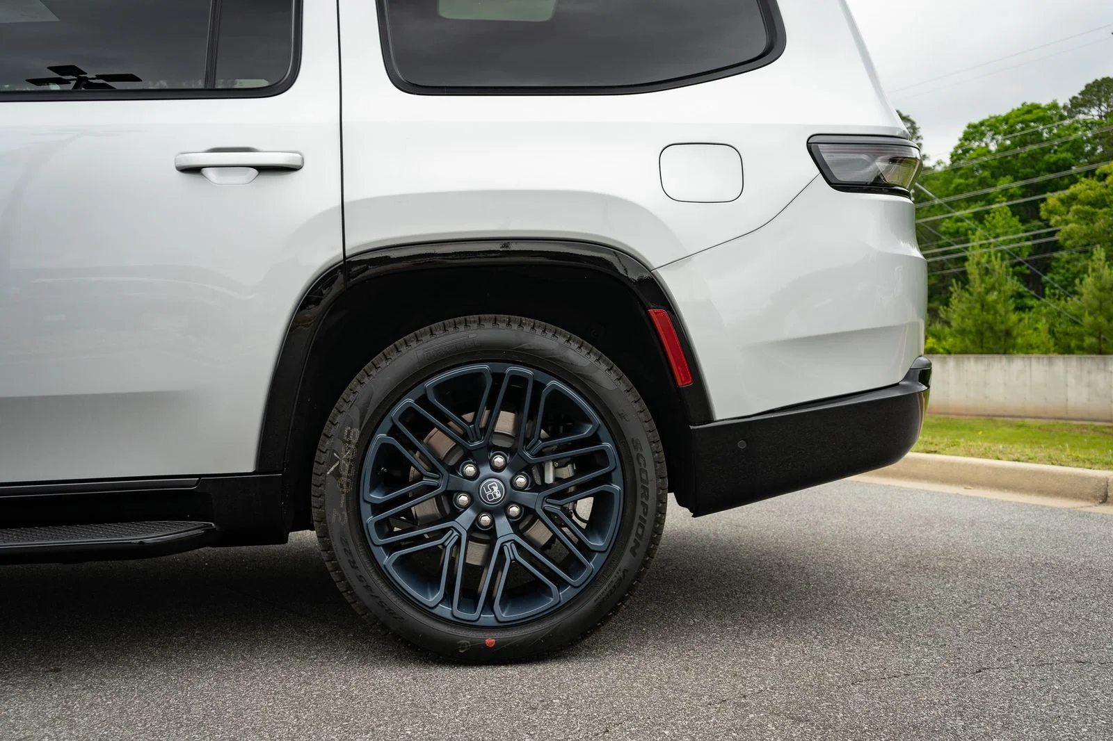 New 2026 Silver-Zynith Exterior Paint Jeep 85th Anniversary Edition image 6