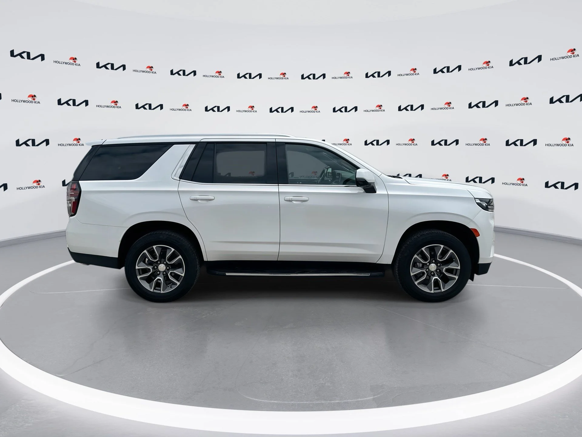 Used 2021 Iridescent Pearl Tricoat Chevrolet LT image 9