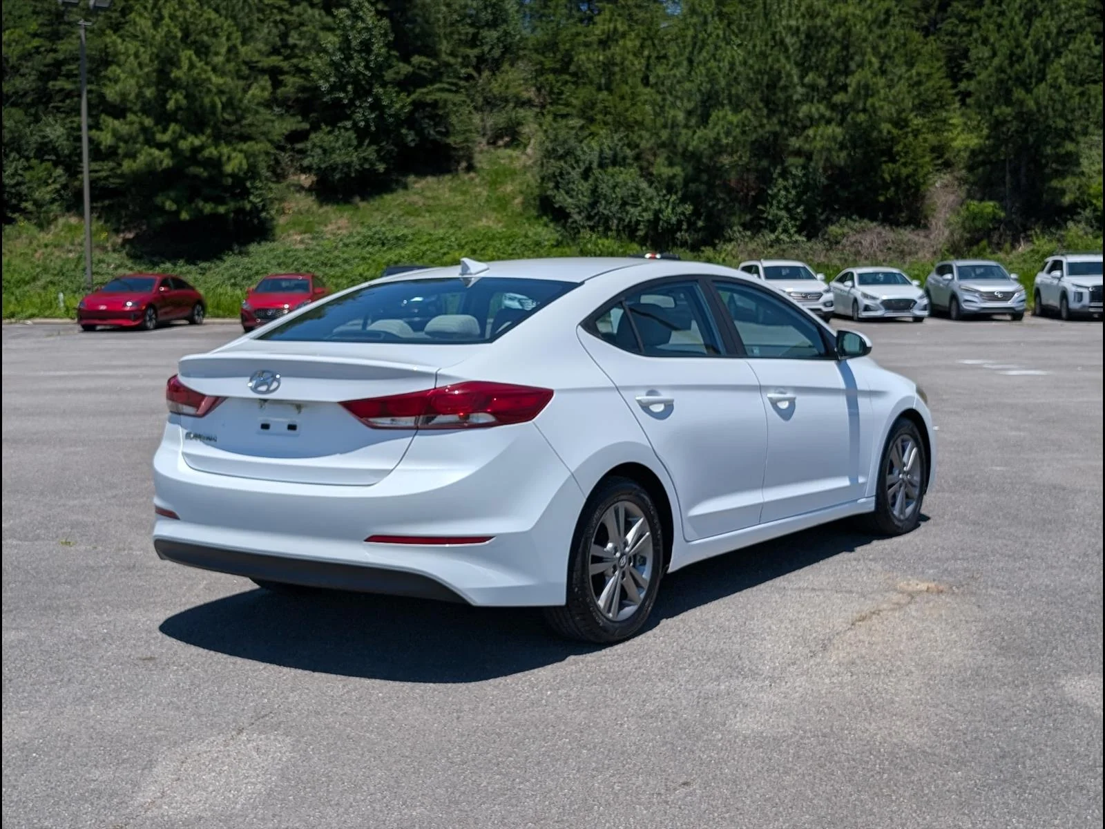 Used 2017 Quartz White Pearl W8 Hyundai SE image 6