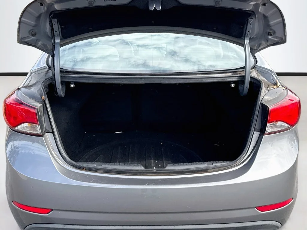 Used 2014 Harbor Gray Metallic Hyundai SE image 29