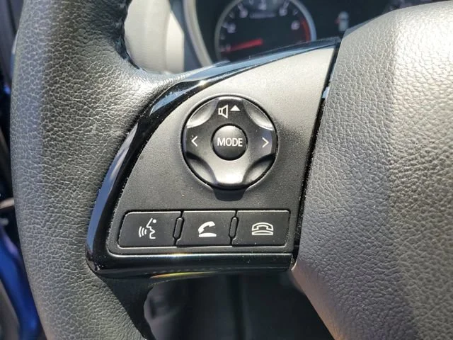 Used 2022 Blue Mitsubishi SE image 11