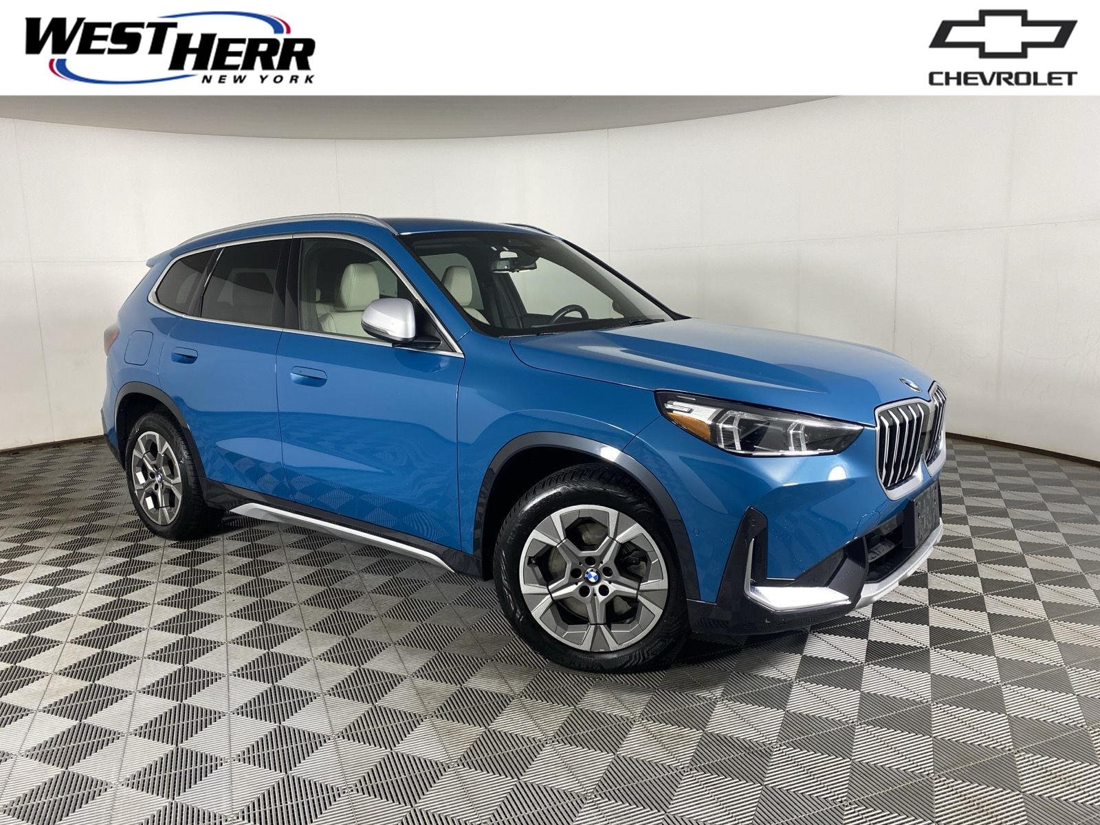 Used 2023 Blue Bay Lagoon Metallic BMW xDrive28i image 1