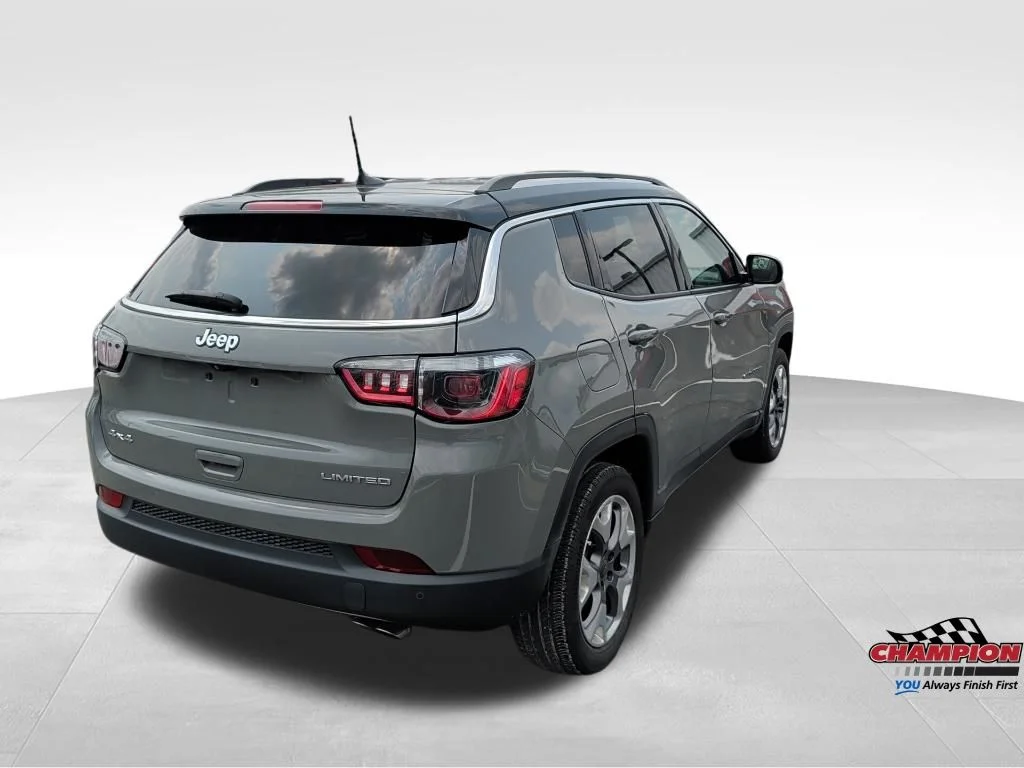 Used 2022 Gray Jeep Limited image 4