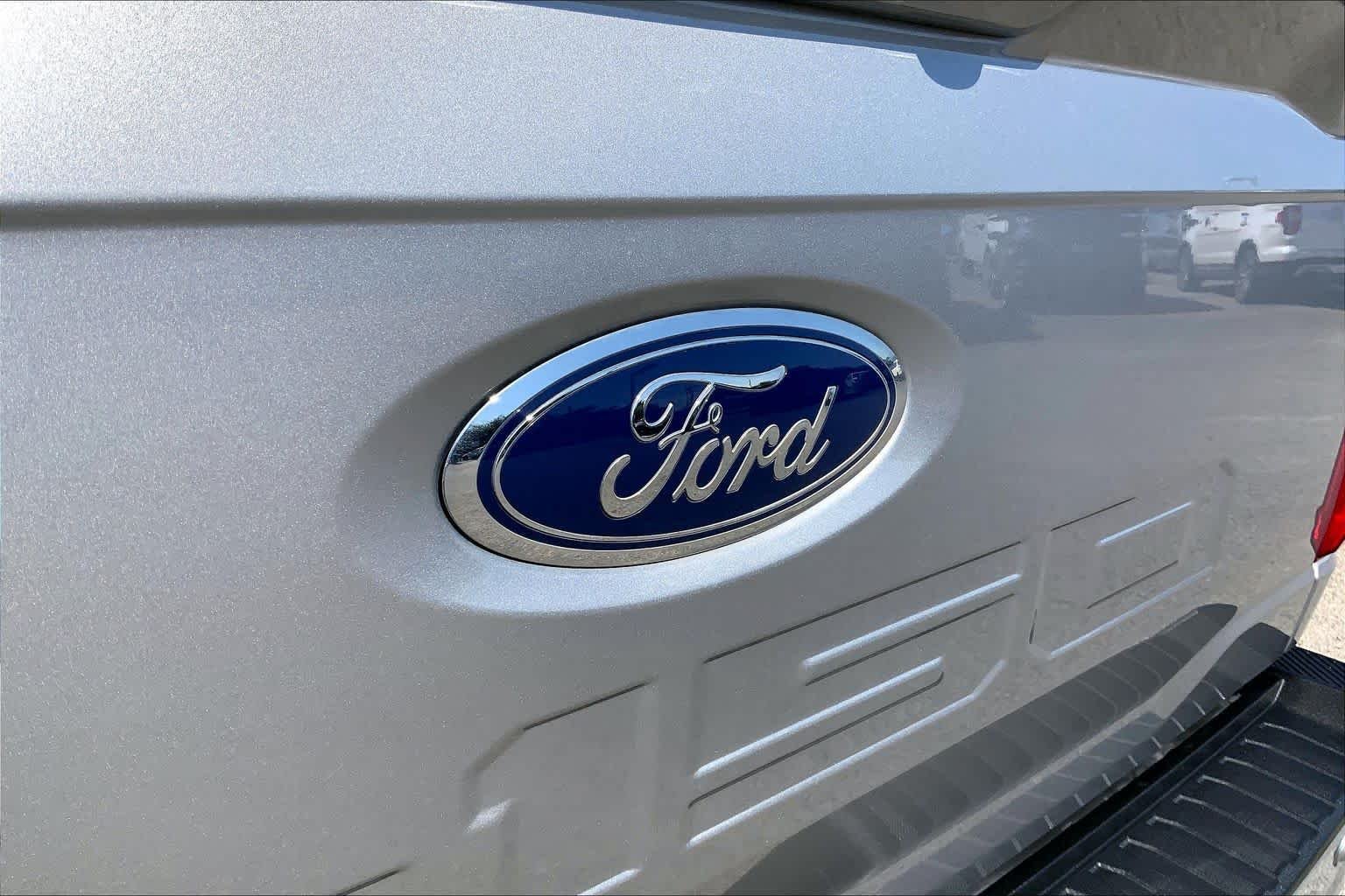 Used 2023 Iconic Silver Metallic Ford LARIAT image 10
