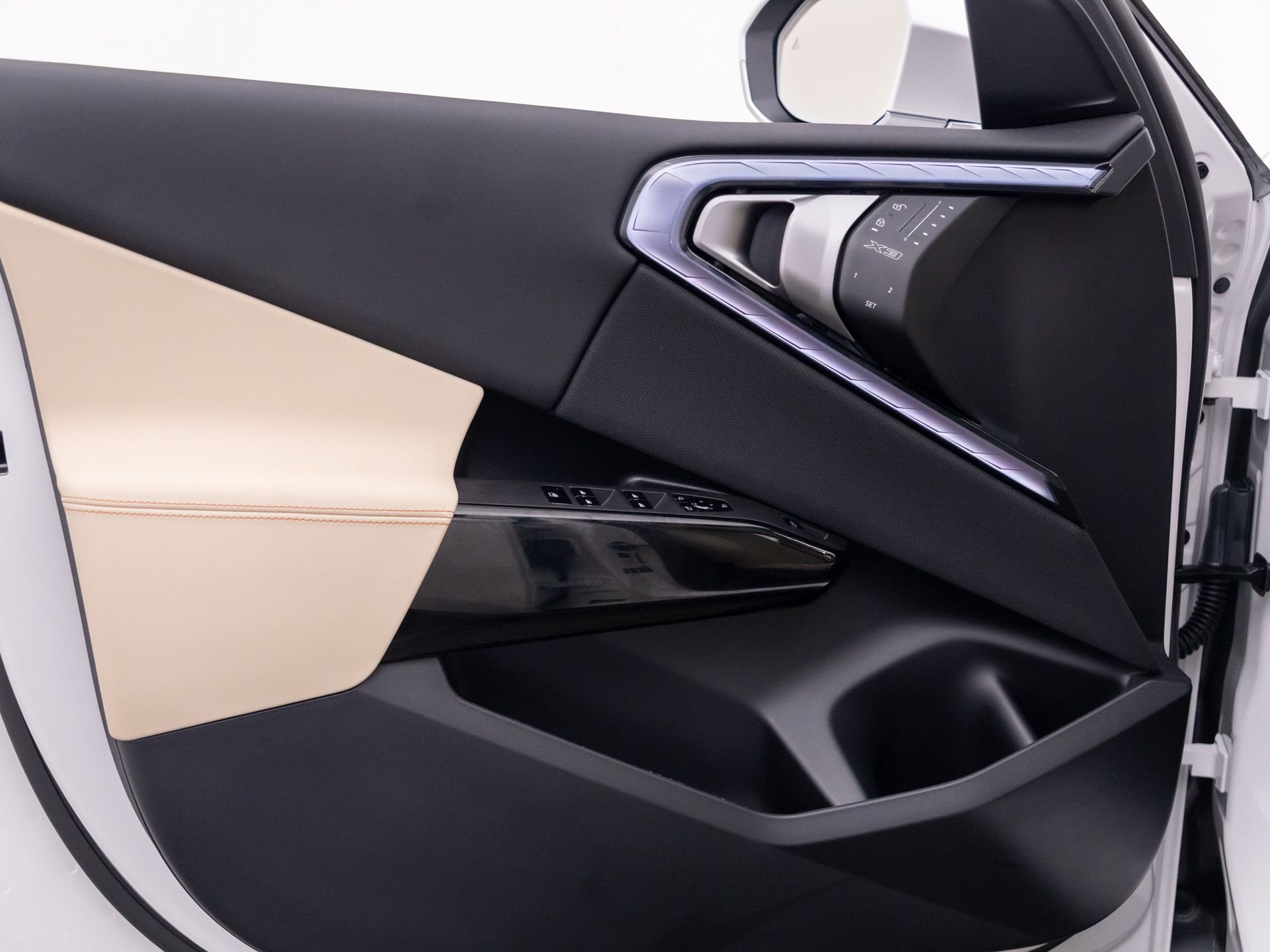 New 2026 Mineral White Metallic BMW 30 xDrive image 14