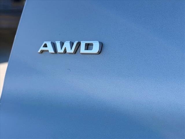Used 2024 Argent Silver Metallic Cadillac AWD Premium Luxury image 23